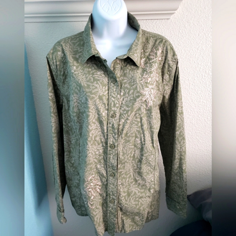 CJ Banks plus size, fitted,  button-up blouse with embroidery accents Size 1x